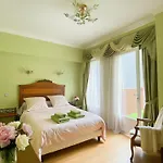 La Rose Du Chateau Konukevi Lourdes