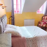 La Rose Du Chateau לורדה