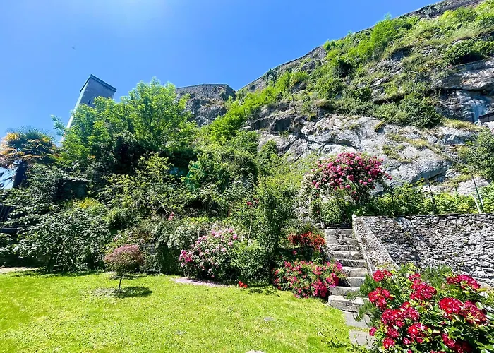 Pensión La Rose Du Chateau 3*