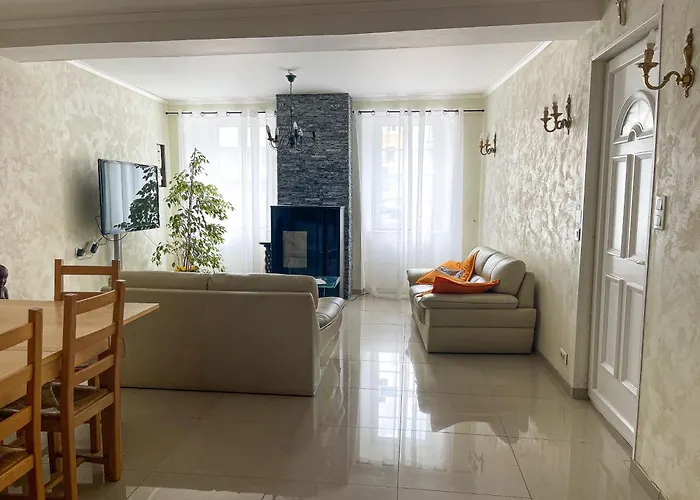 La Rose Du Chateau Lourdes